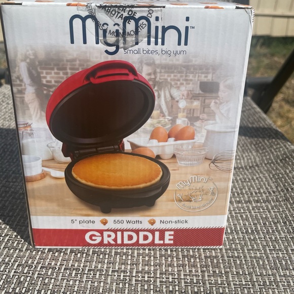 MyMini™ Personal Electric Griddle Red - Picture 3 of 5